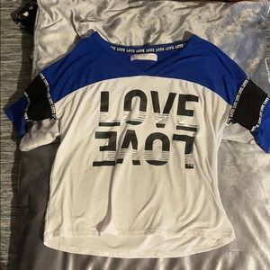 Medium sleeved tshirt